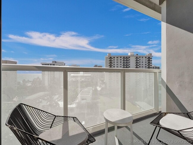 Building Photo - 3101 Bayshore Dr