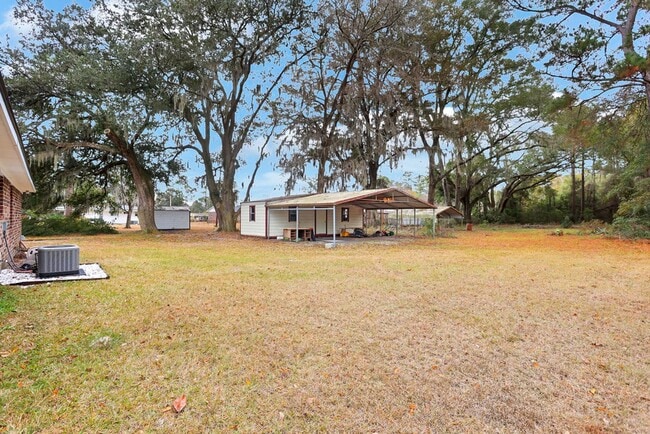 Building Photo - 3 bedroom 1.5 bath home