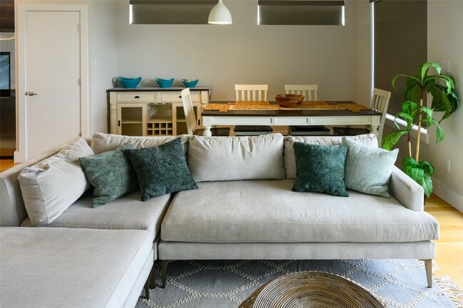 Building Photo - 4618 Nichols St