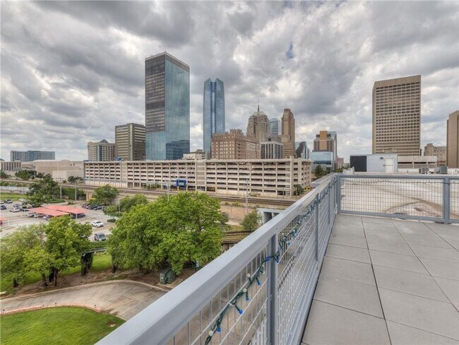 Building Photo - 1 NE 2nd St