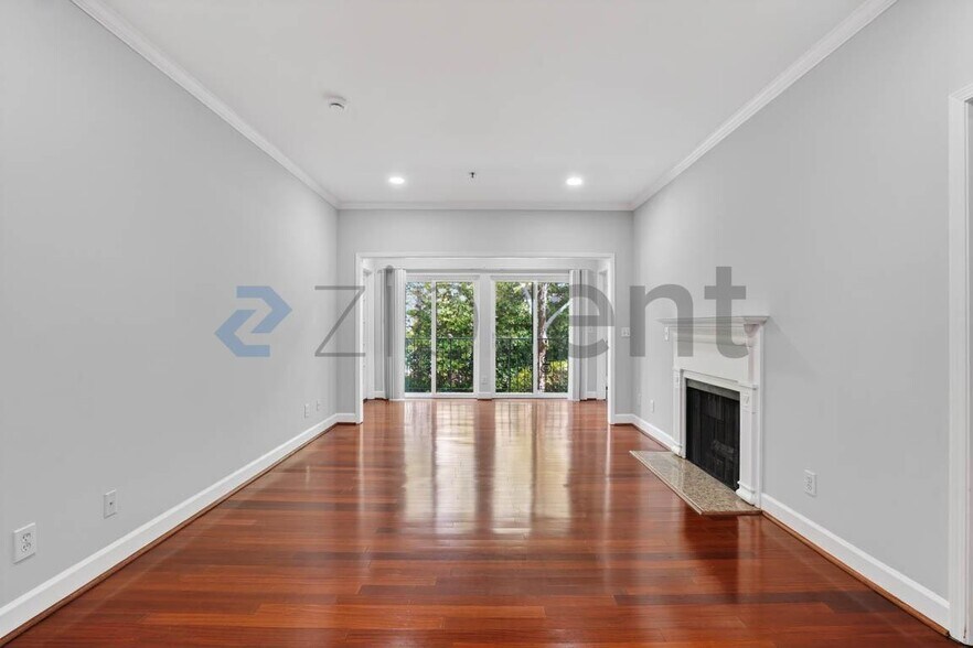 Building Photo - 2921 Lenox Rd NE