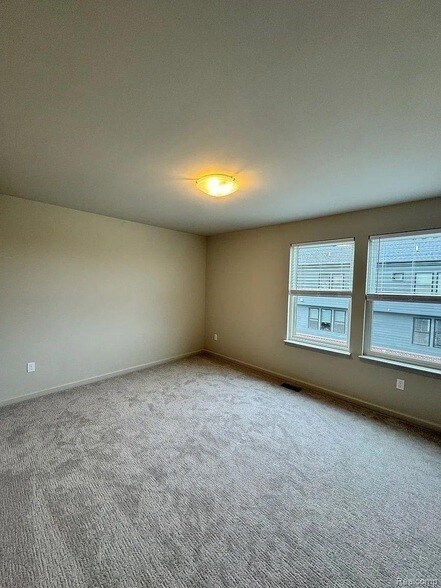 Building Photo - 2151 Park Dr