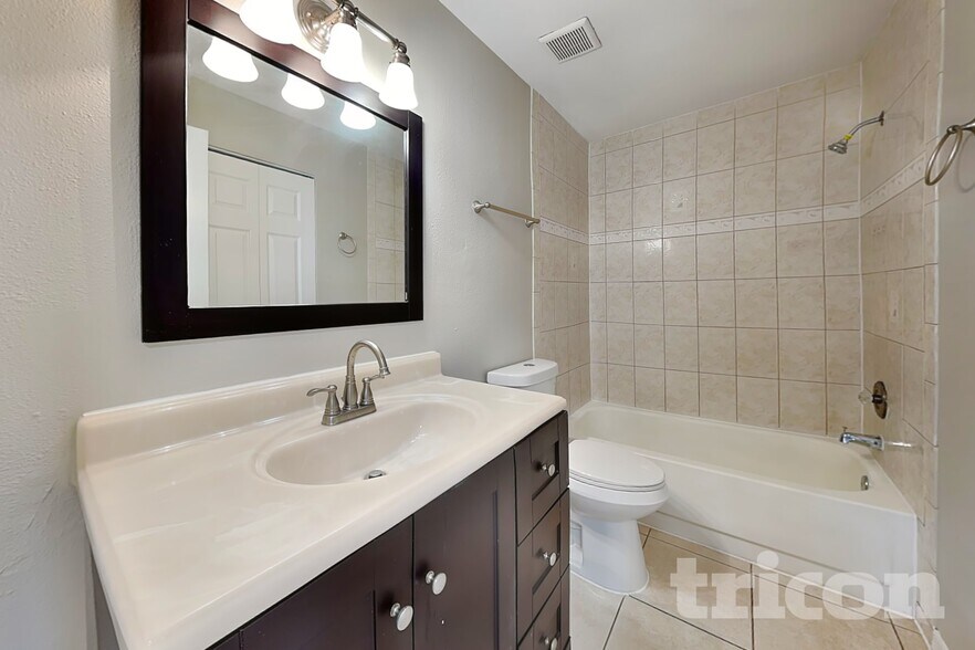 Building Photo - 13344 Laraway Dr