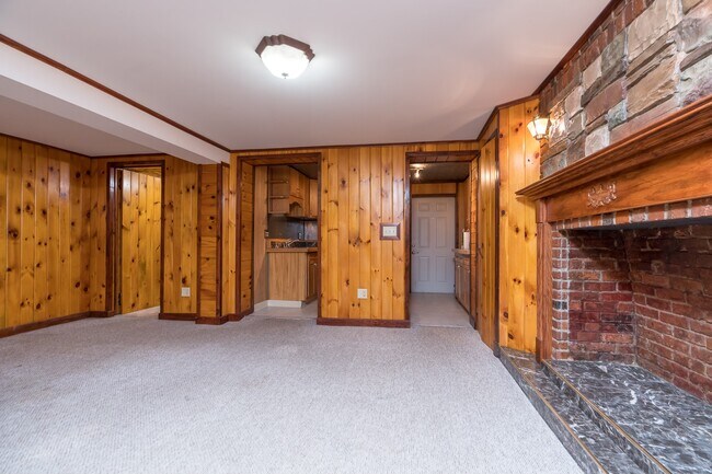 Building Photo - 3 Ten Broeck St