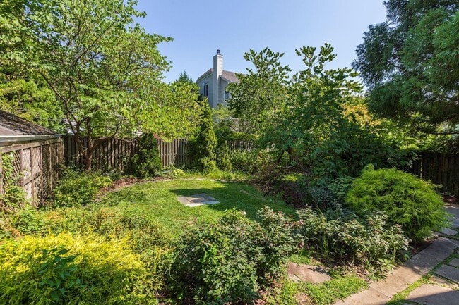 Building Photo - 5119 Manning Dr