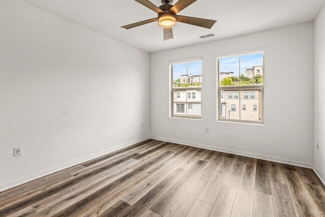 Building Photo - Highly upgraded 3 Bed 3 Bath Townhome with Resort Style Amenities