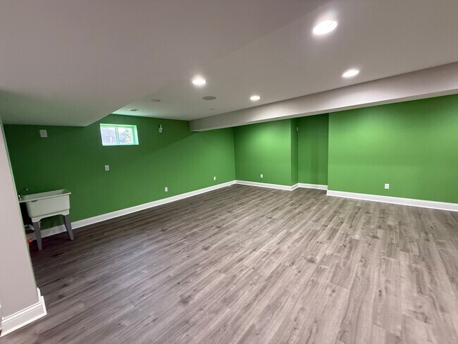 Building Photo - 6346 Walker Ct