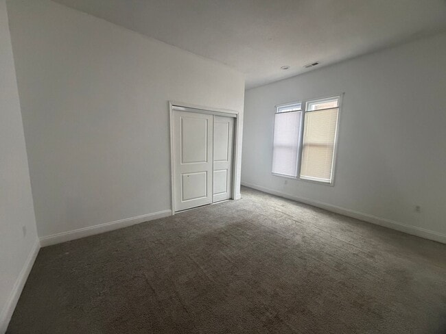 Building Photo - 2 Bedroom 1 Bath unit located in South End of Saint Joseph Mo