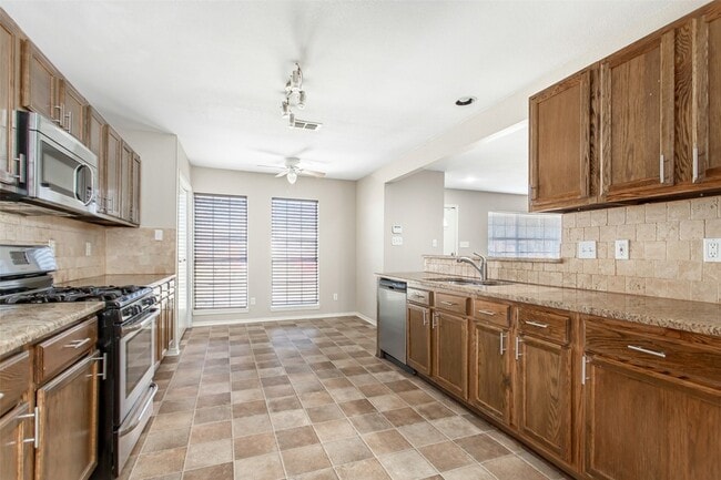 Building Photo - 10818 Sharondale Ln