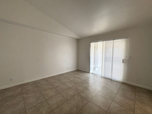 Building Photo - Renovated Spacious East Lancaster Single Story Home