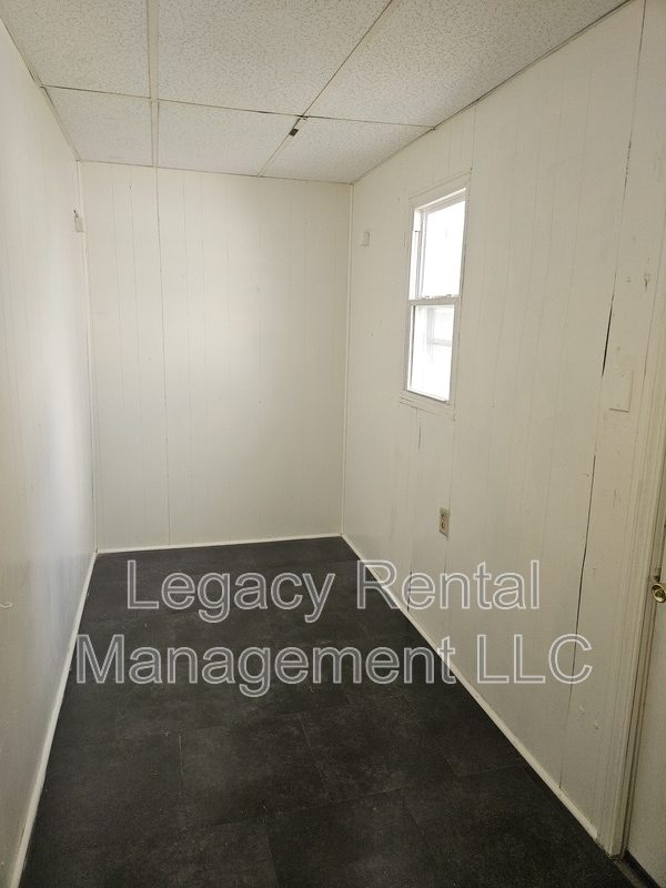 Building Photo - 424 S Poplar St
