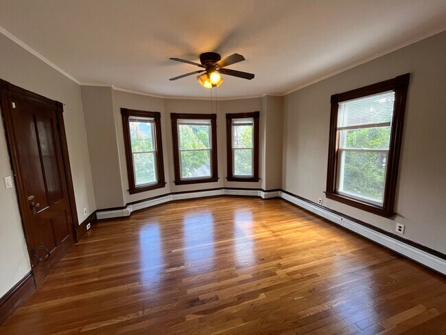 Building Photo - 262 Walnut St