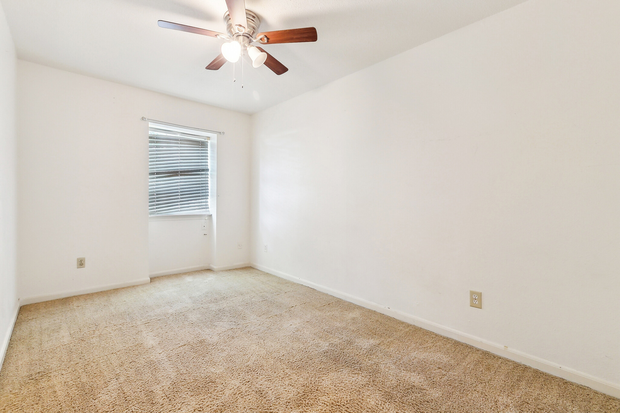 Building Photo - 2118 Edenborn Ave