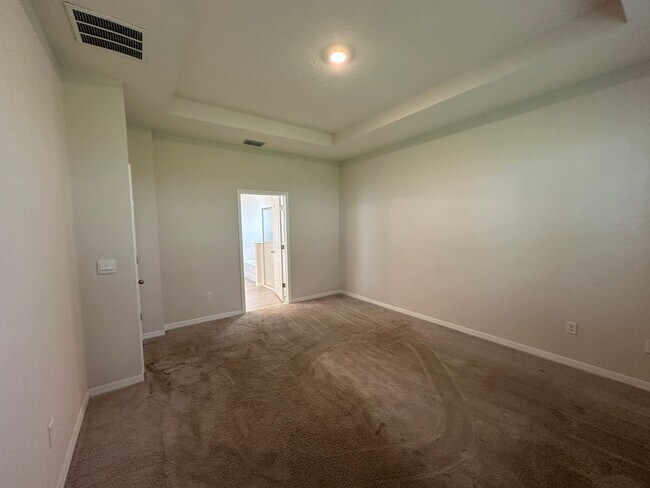 Building Photo - 4 Bedrooms/3 Baths/3 Car Garage House in L...
