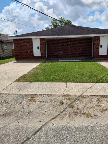 Building Photo - 708 24th St