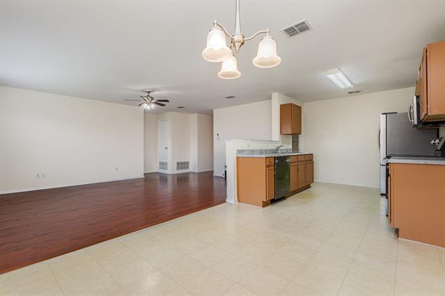 Building Photo - 12801 Skeeter Ln