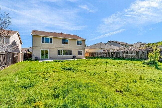 Building Photo - EXTRA LARGE HOME AND LOT... NESTLED IN THE ANTIOCH HILLS... 5 BEDS/3 BATHS/LARGE LIVING ROOM AND ...