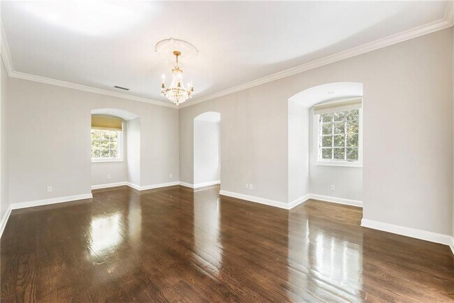 Building Photo - 2485 W Wesley Rd NW