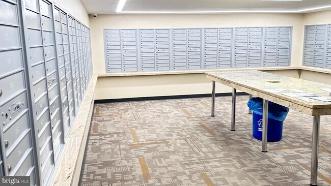 Building Photo - 4600 Duke St