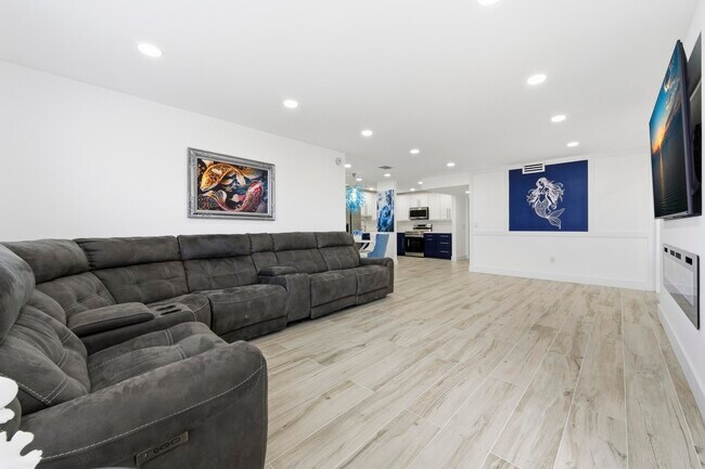 Building Photo - 3520 S Ocean Blvd