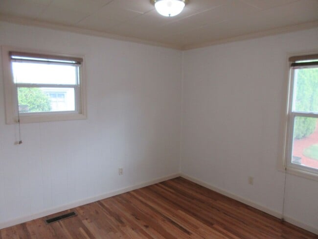 Building Photo - Three Bedroom Home in Keizer on corner lot