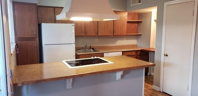 Building Photo - 3081 Colonial Way