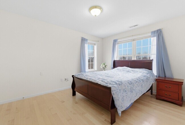 Building Photo - 16 Windsor Rd