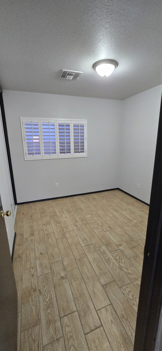 Building Photo - 3448 S Chaparral Rd