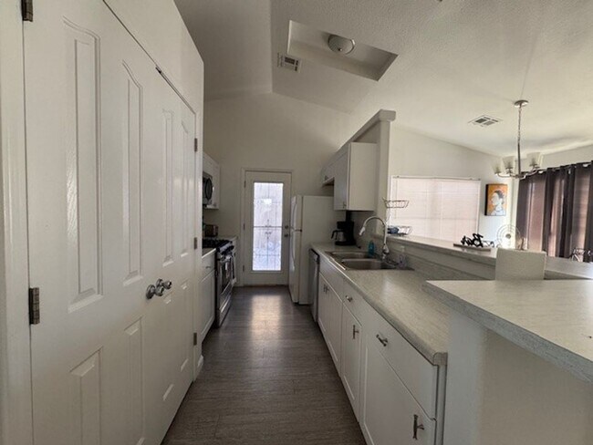 Building Photo - Pool Home with 3Bedrooms +Bonus Room Bullhead Parkway-Desert Foothills Estates- Can Be "Furnished...