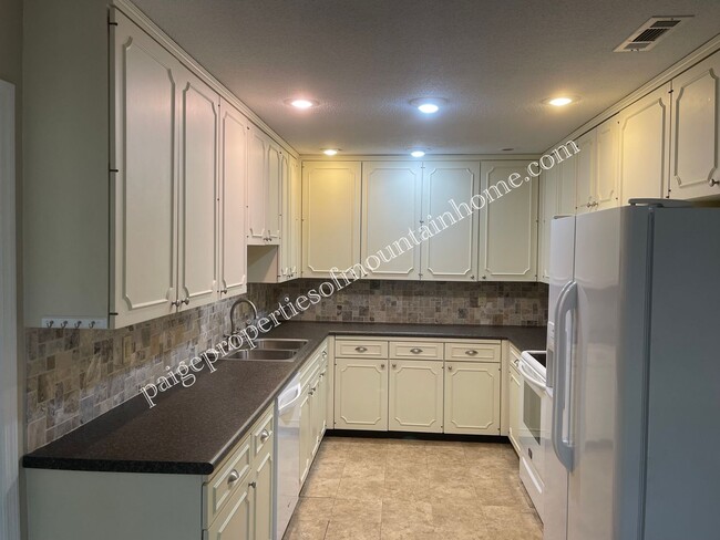 Building Photo - 1724 Katherine Dr