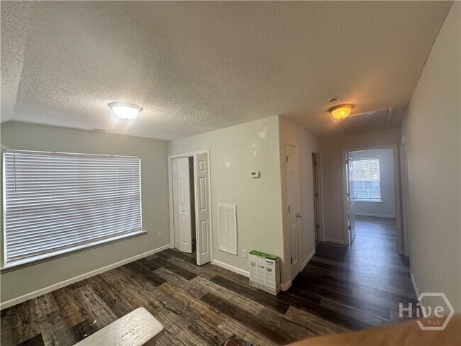 Building Photo - 75 Oak Ridge Cir