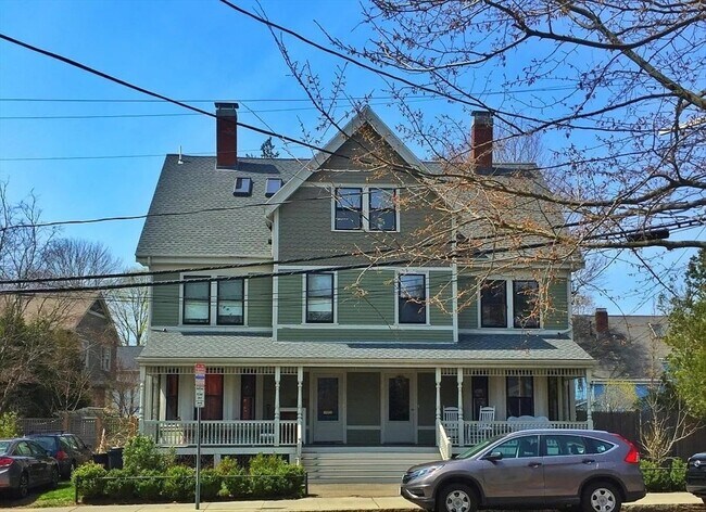 Primary Photo - 40 Cushing St