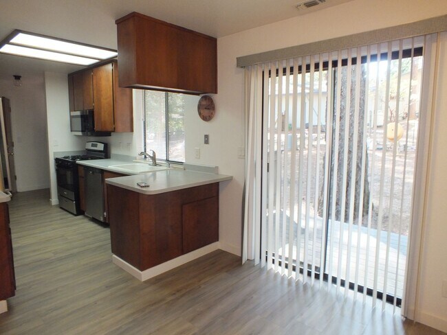 Building Photo - 5680 Azalea Cir