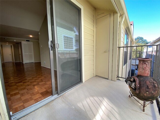 Building Photo - 751 Bering Dr