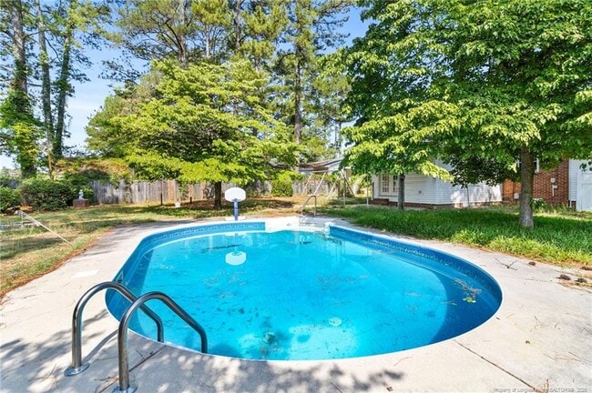 Building Photo - 2815 Skycrest Dr
