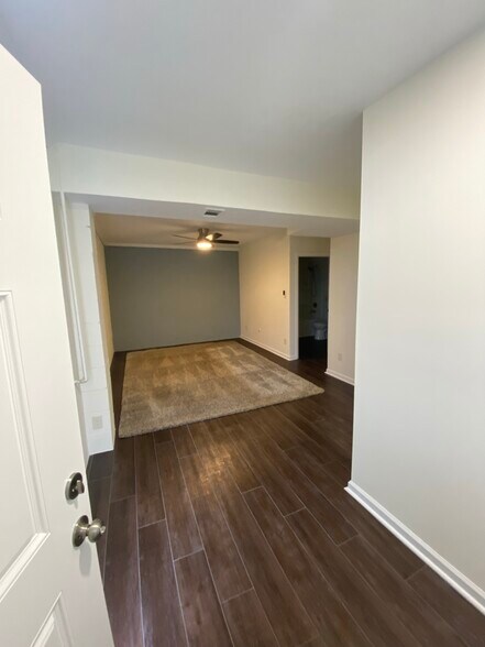 Bedroom 4 or full finished basement - 114 Woodglen Dr