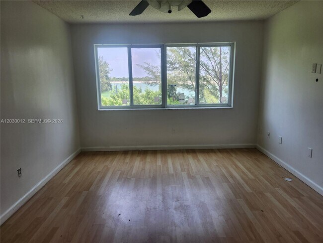 Building Photo - 14820 Naranja Lakes Blvd