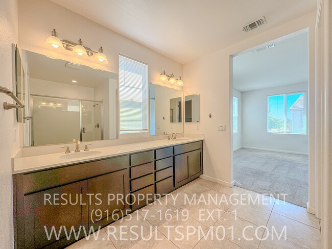 Building Photo - Beautifully upgraded Four bedroom w Loft