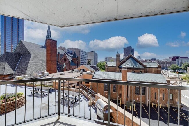 Building Photo - 78 10th St E