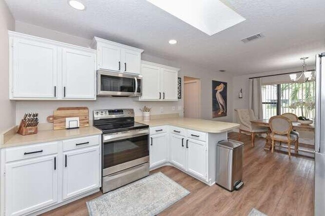Building Photo - 2413 SE Wishbone Rd