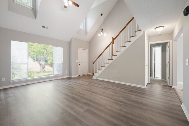 Building Photo - 3378 Chadbury Dr NW