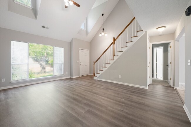 Building Photo - Newly renovated 3Bd 2.5bath SFH in Chadbury Concord