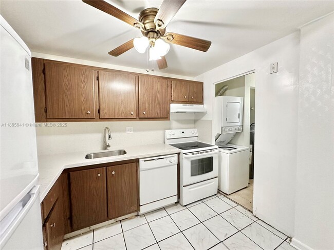 Building Photo - 7831 N Colony Cir