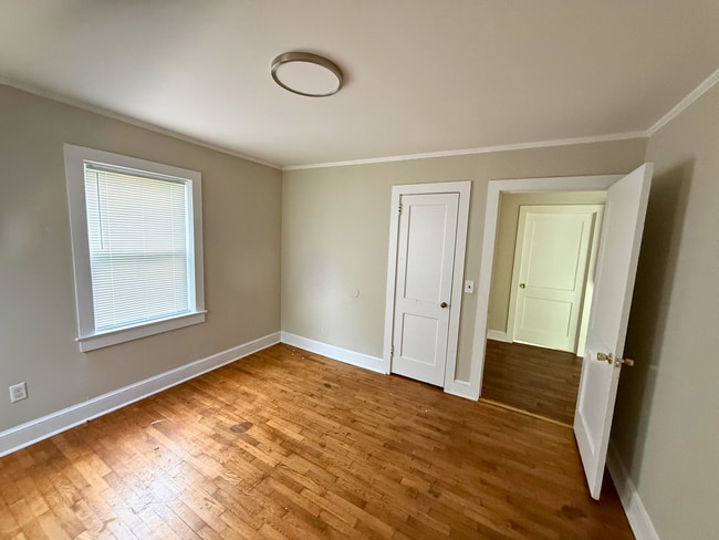 Building Photo - Spacious 2 Bed House | Private Patio + Sliding Door Dining Area