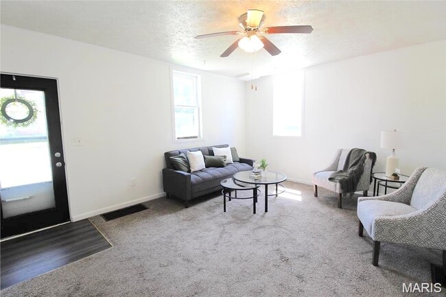 Building Photo - 413 N Center St