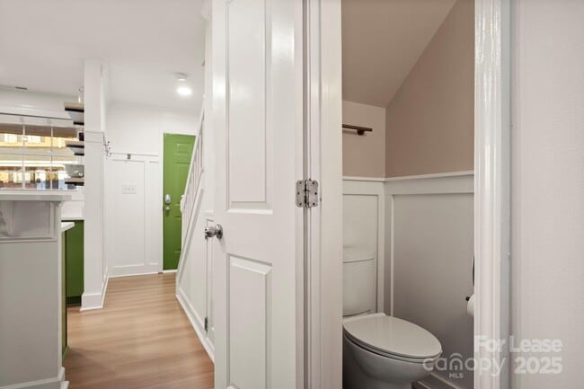 Building Photo - 1318 Green Oaks Ln