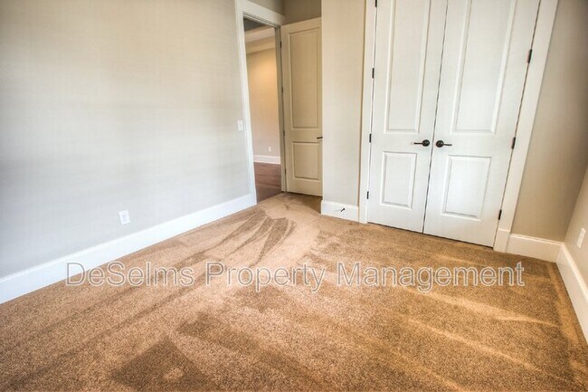 Building Photo - 3125 Hazelton Dr