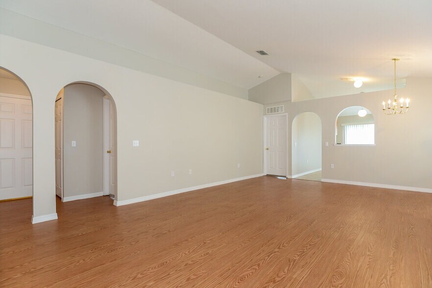 Building Photo - 17047 Ongar Ct