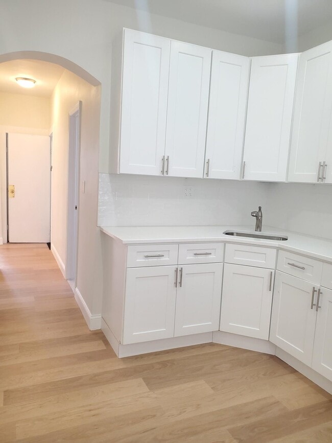 Building Photo - 376 Van Nostrand Ave