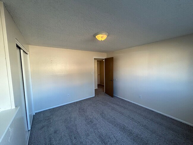Building Photo - 2223 Ptarmigan Ln